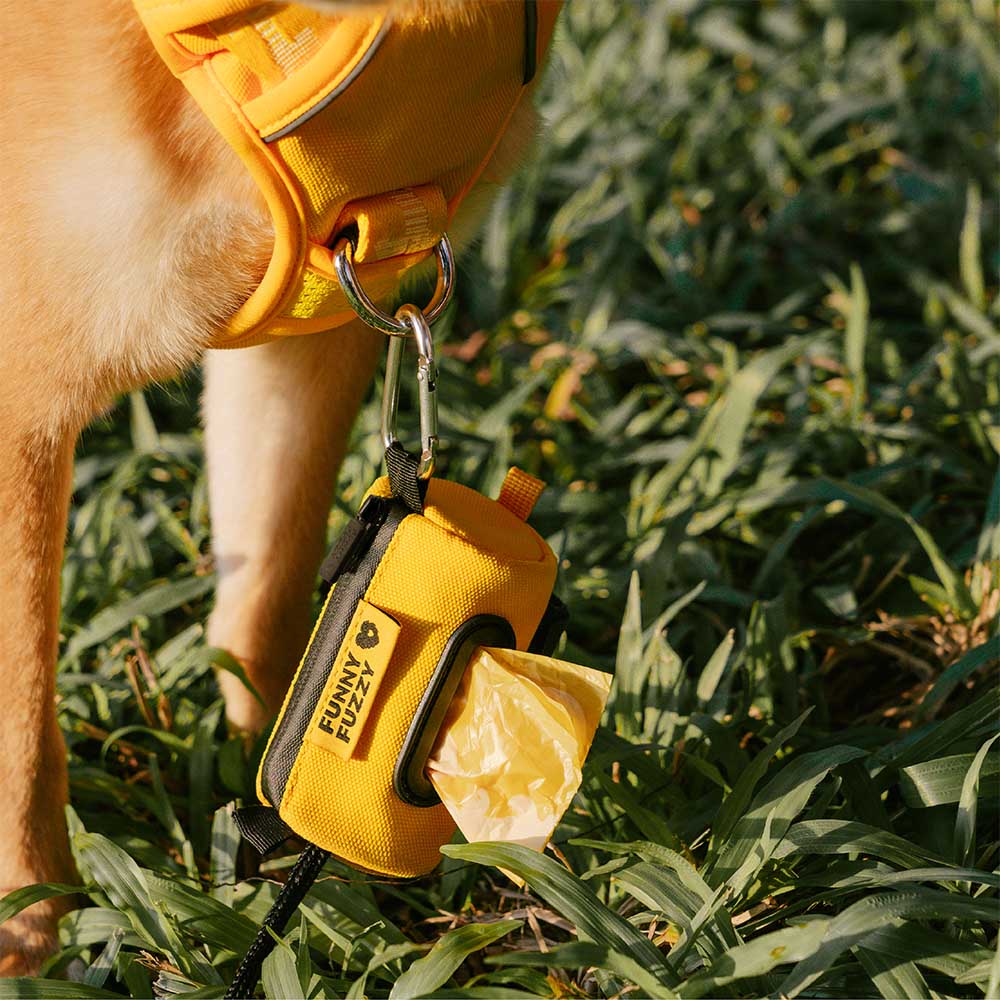 FunnyFuzzy Waterproof Guinzaio Attaccante Dispenser per borse per cacca - Flexi Walker