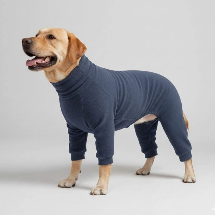 Kuscheliger Fleece-Hundepyjama – perfekte Nachtwäsche für große Hunde