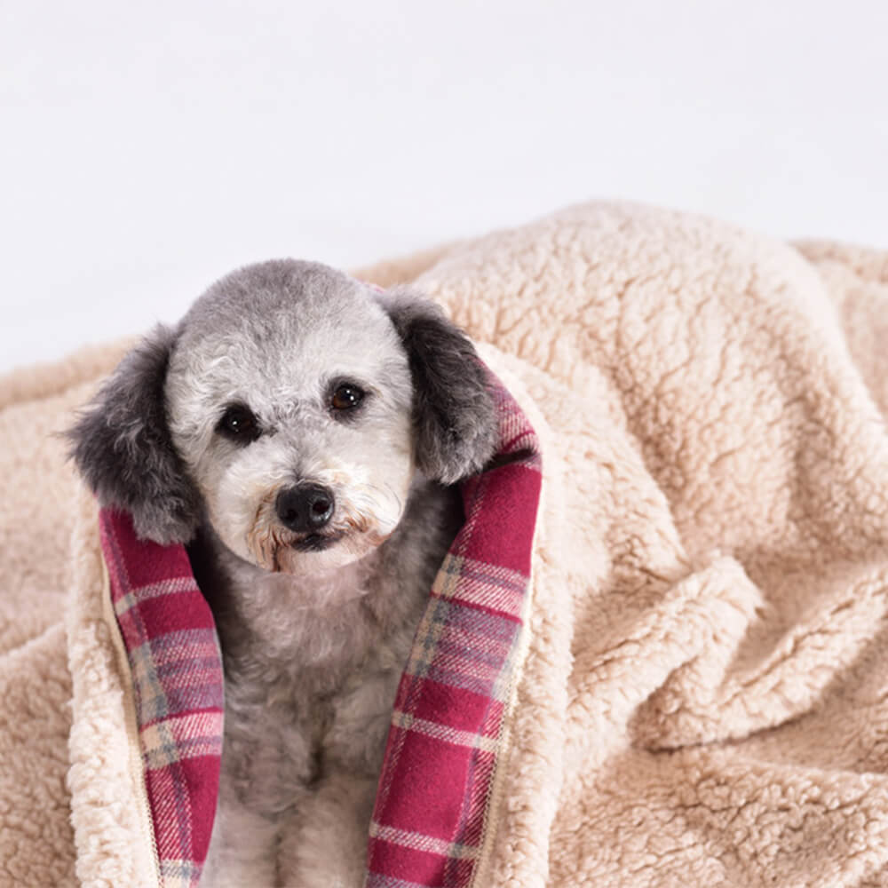 Calda coperta addimensionata in pile a quadri accogliente per cani e gatti