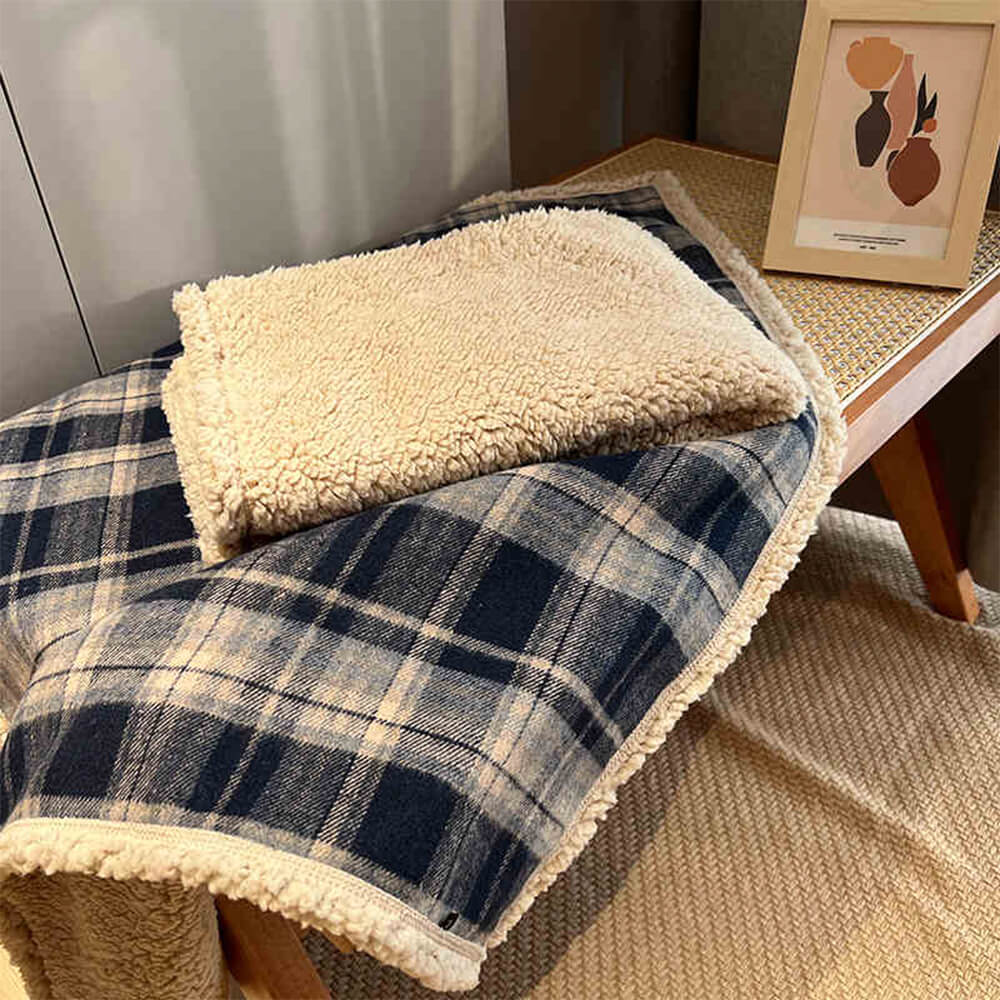Calda coperta addimensionata in pile a quadri accogliente per cani e gatti