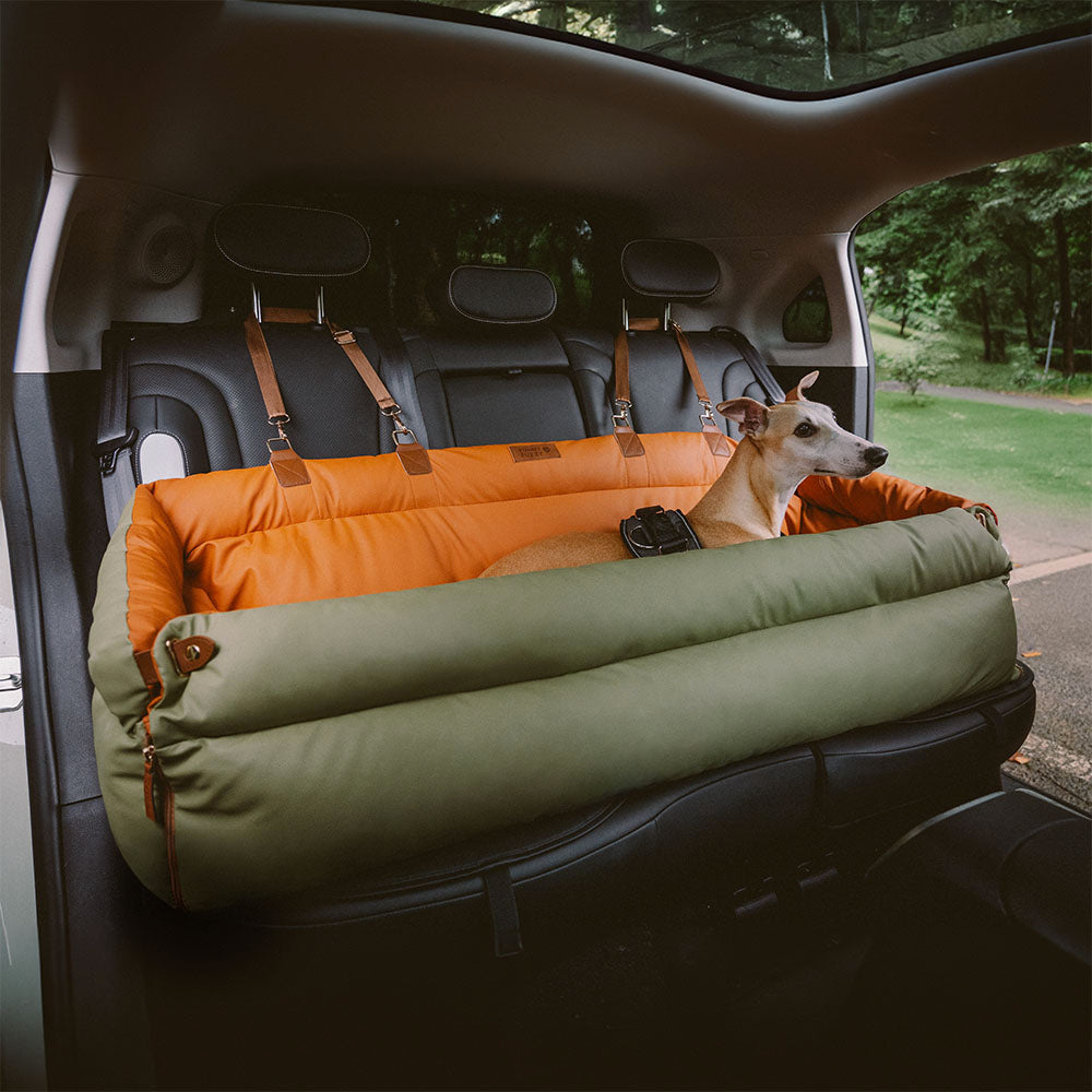 Lit rehausseur de luxe pour siège d'auto pour chien en similicuir - Urban Voyager