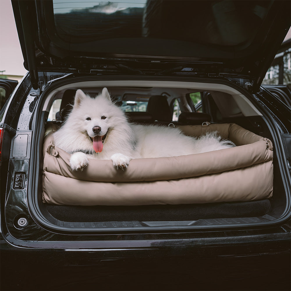 Lit rehausseur de luxe pour siège d'auto pour chien en similicuir - Urban Voyager