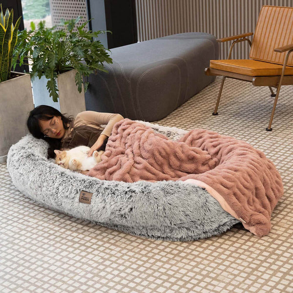 Luxury Super Large Human Dog Bed With Super Soft Pet Throw Blanket - FUNNYFUZZY
