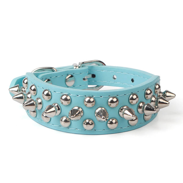 Collares multicolor de mascotas con tachuelas