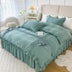 Elegante juego de cama de consuelo de terciopelo decorado con leche con falda de cama con falda