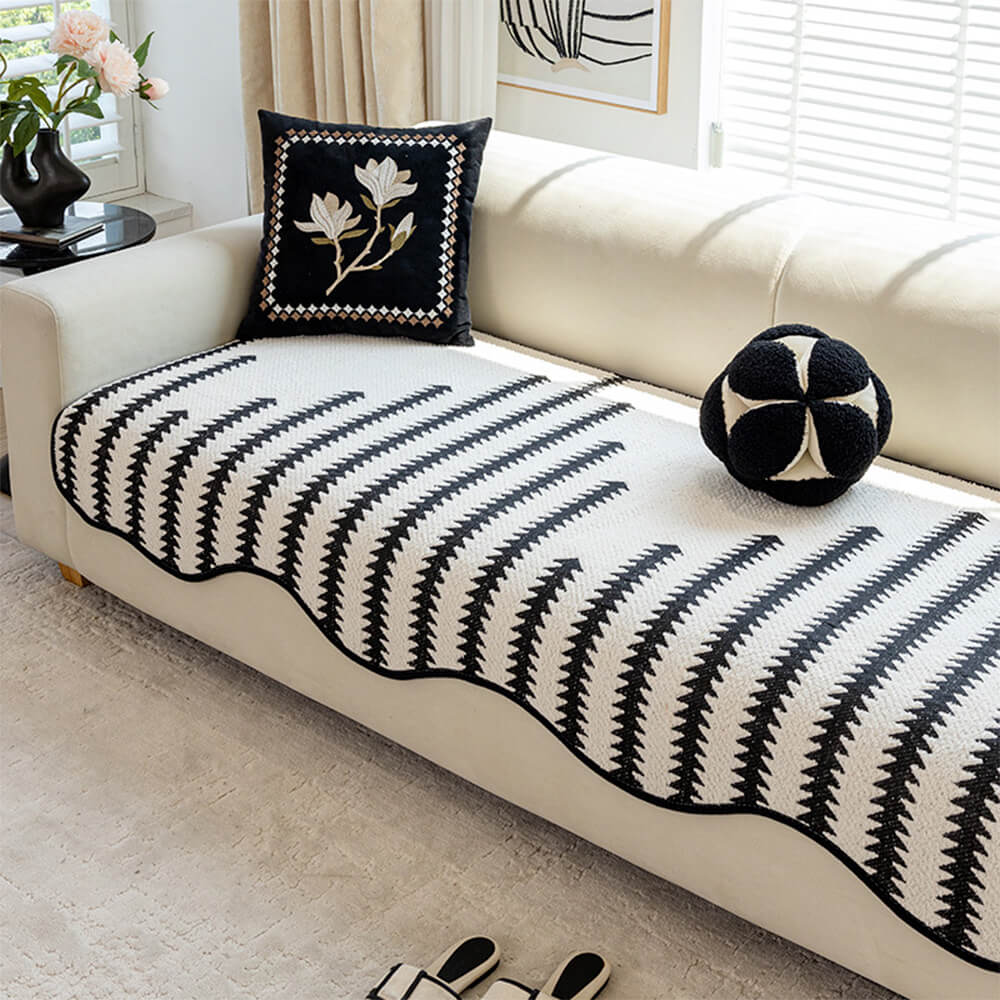 Coperchio moderno di divano di Chevron Stripes con bordi ondulati