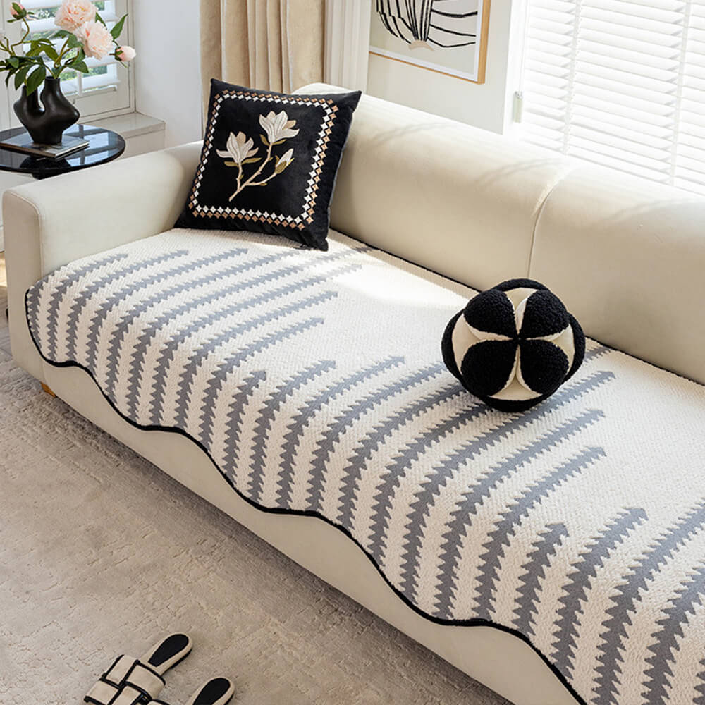 Coperchio moderno di divano di Chevron Stripes con bordi ondulati