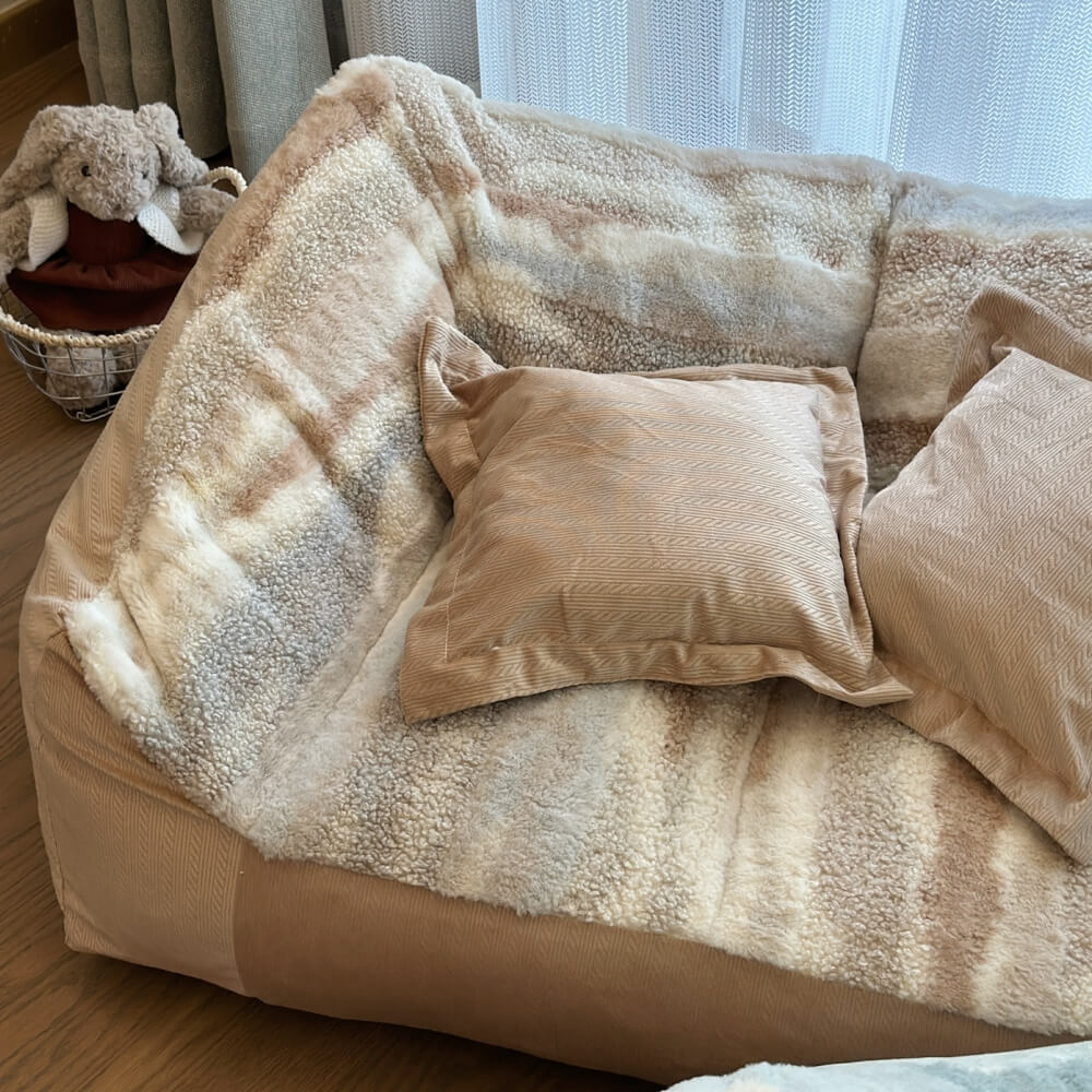 Modisches Hundeschlafsofa aus Polarfleece in Blockfarben