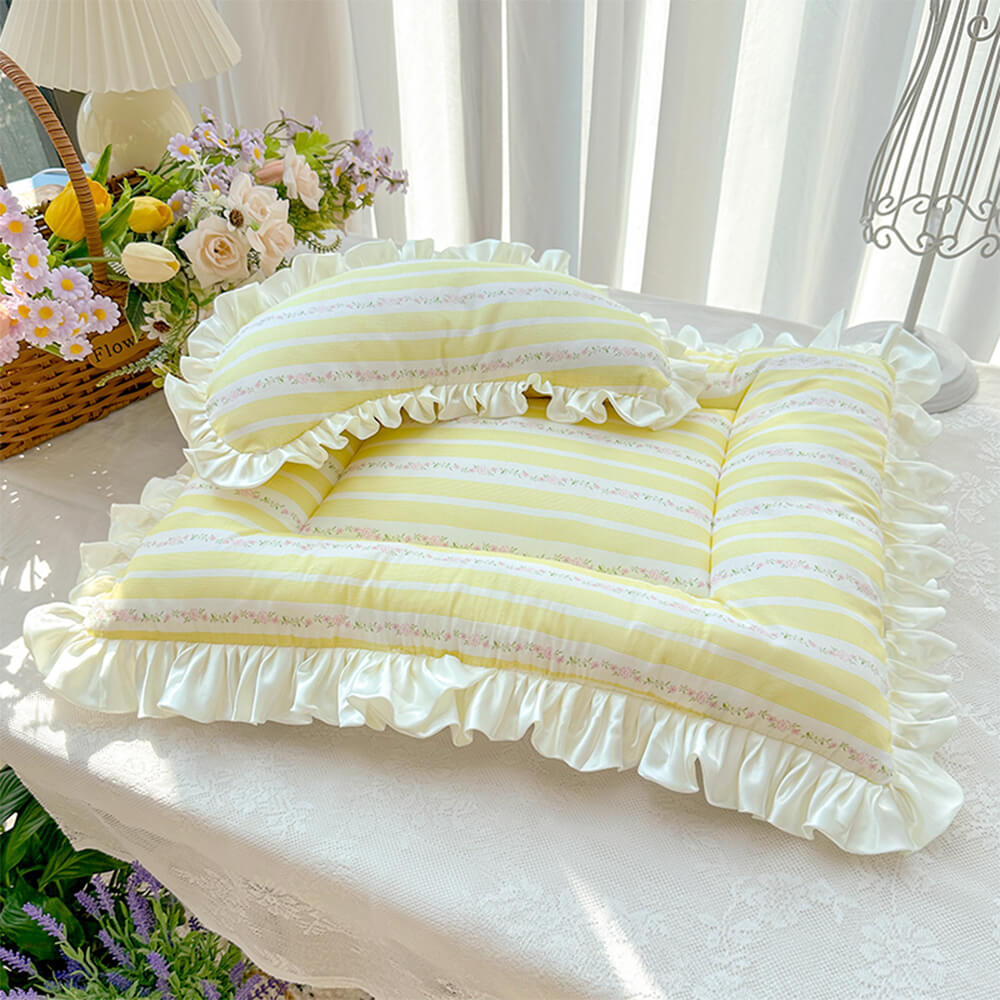 Vintage Floral Patchwork Ruffled Dog & Cat Mat Matching Pillow