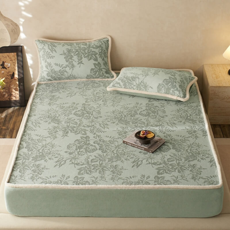 Drap-housse protège-matelas en velours de lait confortable, motif floral sculpté doux