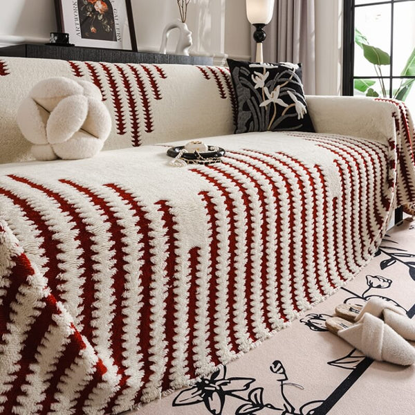 Sofá de felpa acogedora acogedora contra la cubierta de decoración de cobertura completa