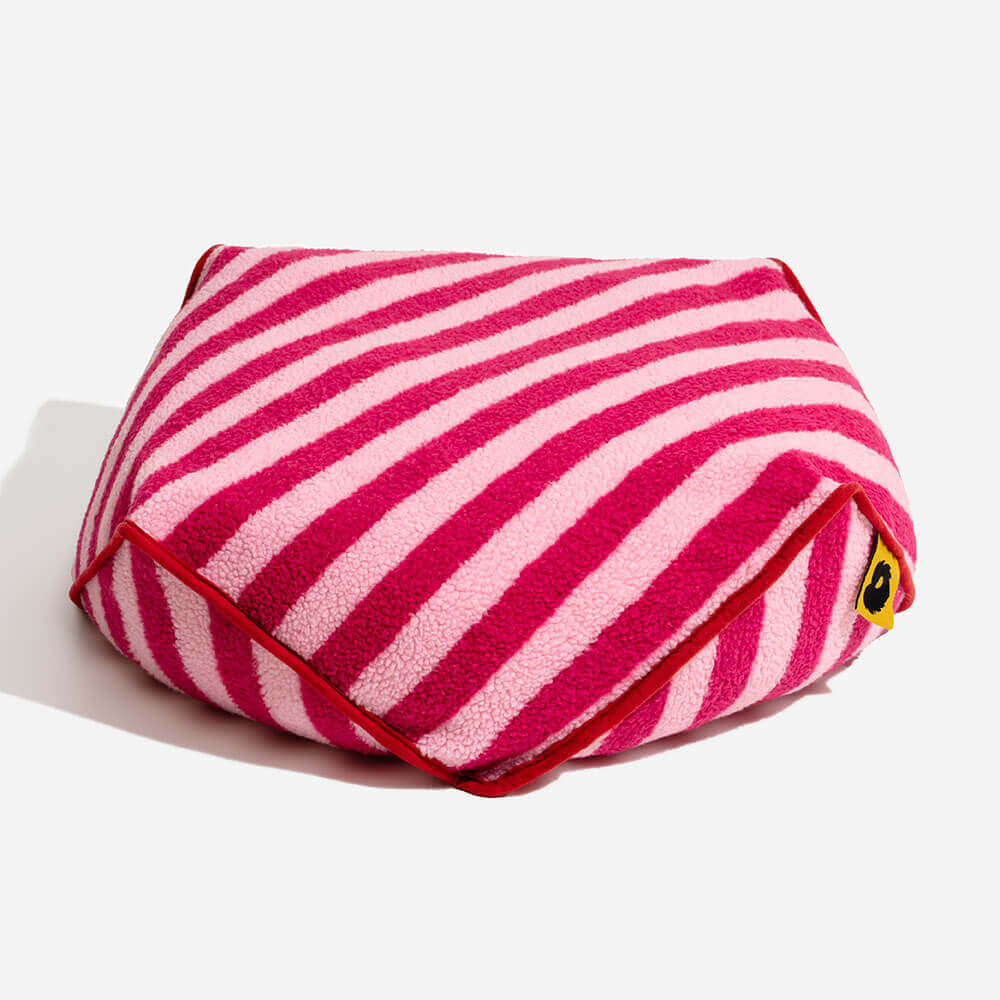 Cama para perros con puf calmante poligonal con estampado de rayas de moda