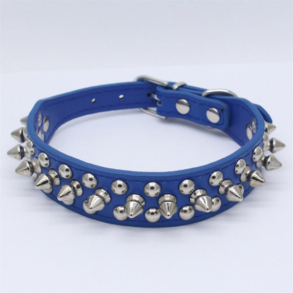 Collares multicolor de mascotas con tachuelas