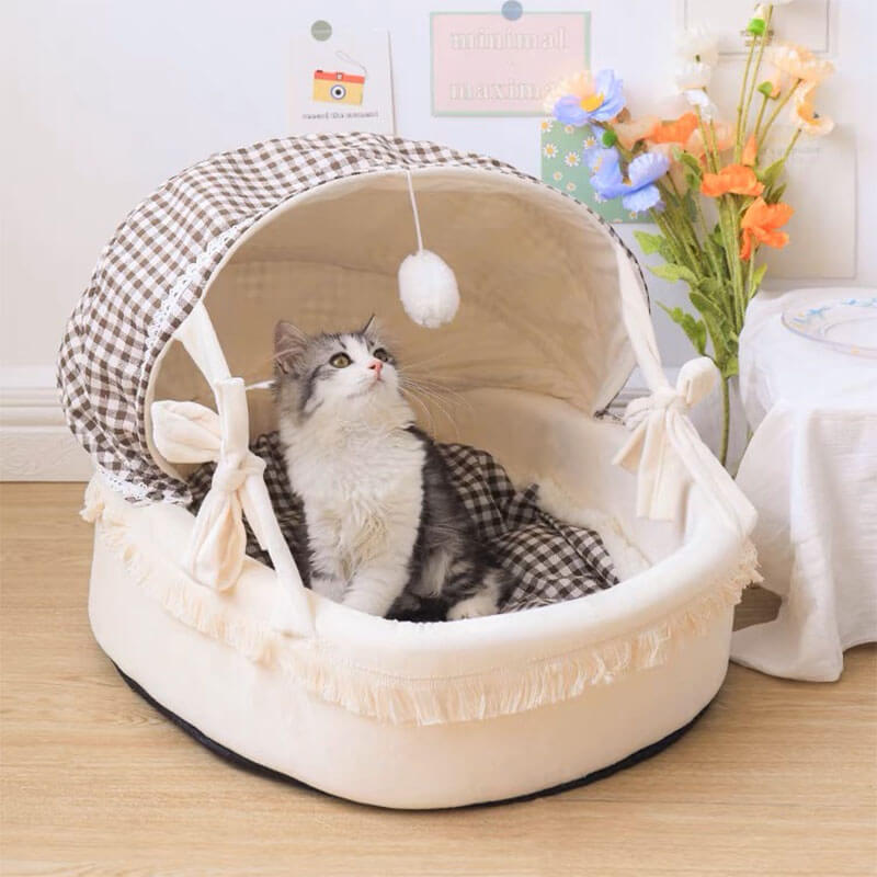 Entzückendes halbgeschlossenes Katzenbett von Cradle