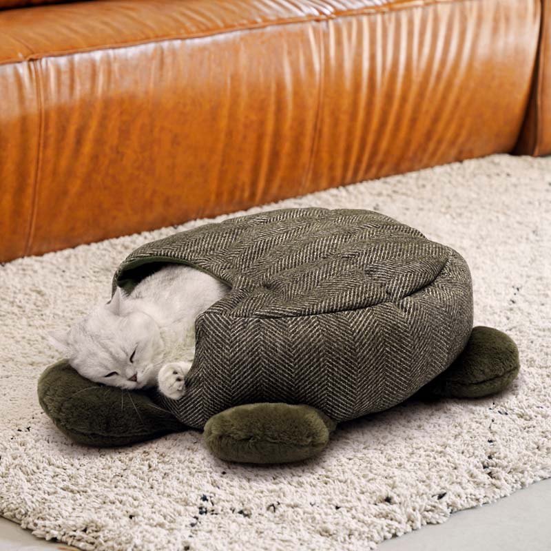 Lit de sac de couchage pour chat enveloppé autour de tortue